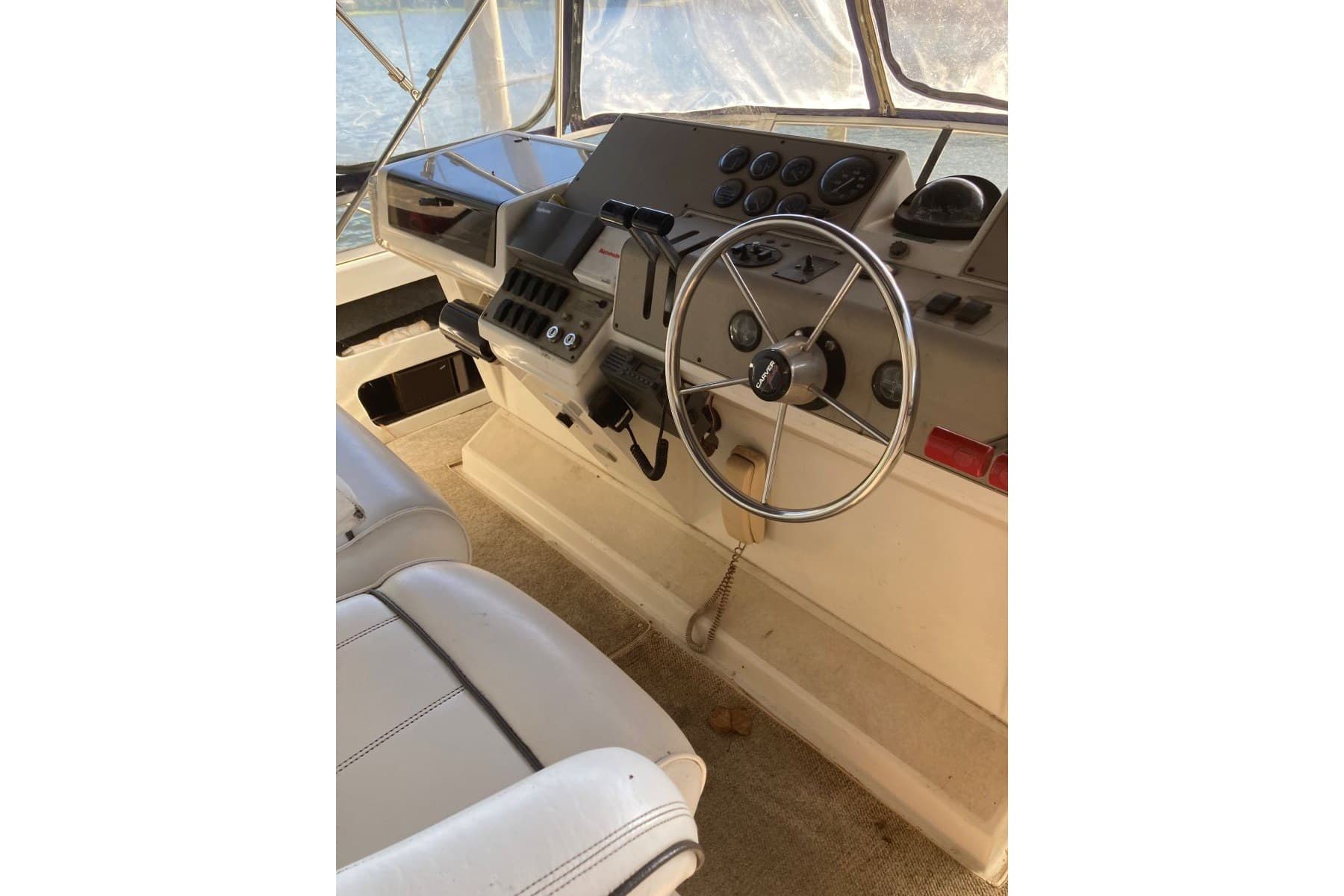 1996 Carver 355 Aft Cabin Motor Yacht — Florence, AL (photo 8)