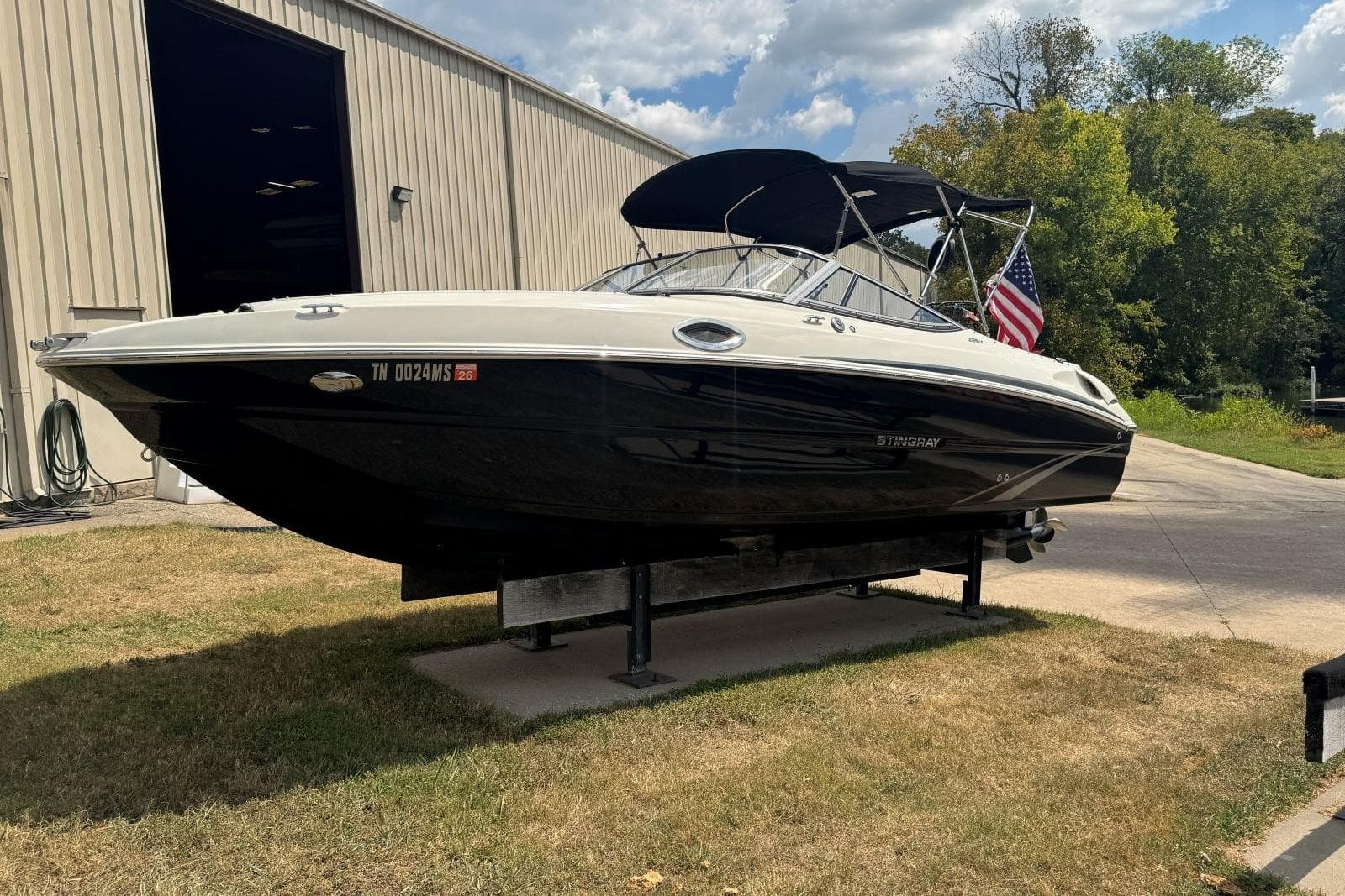 2017 Stingray 235 LR