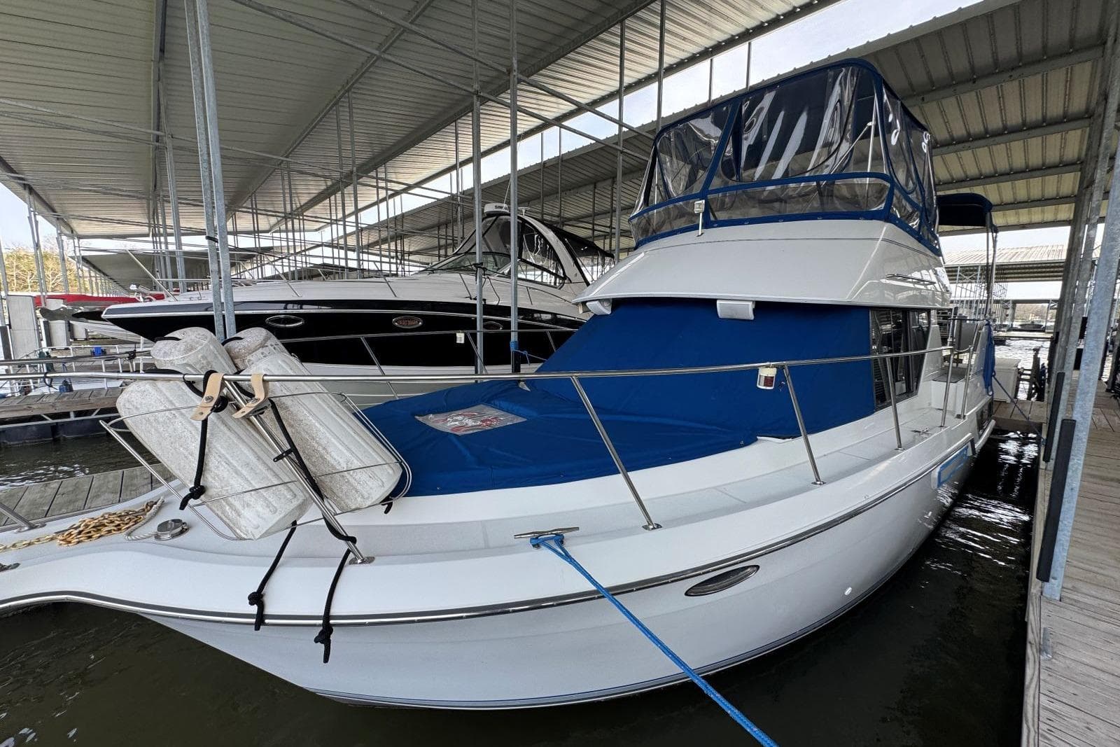 1993 Carver 300 Aft Cabin