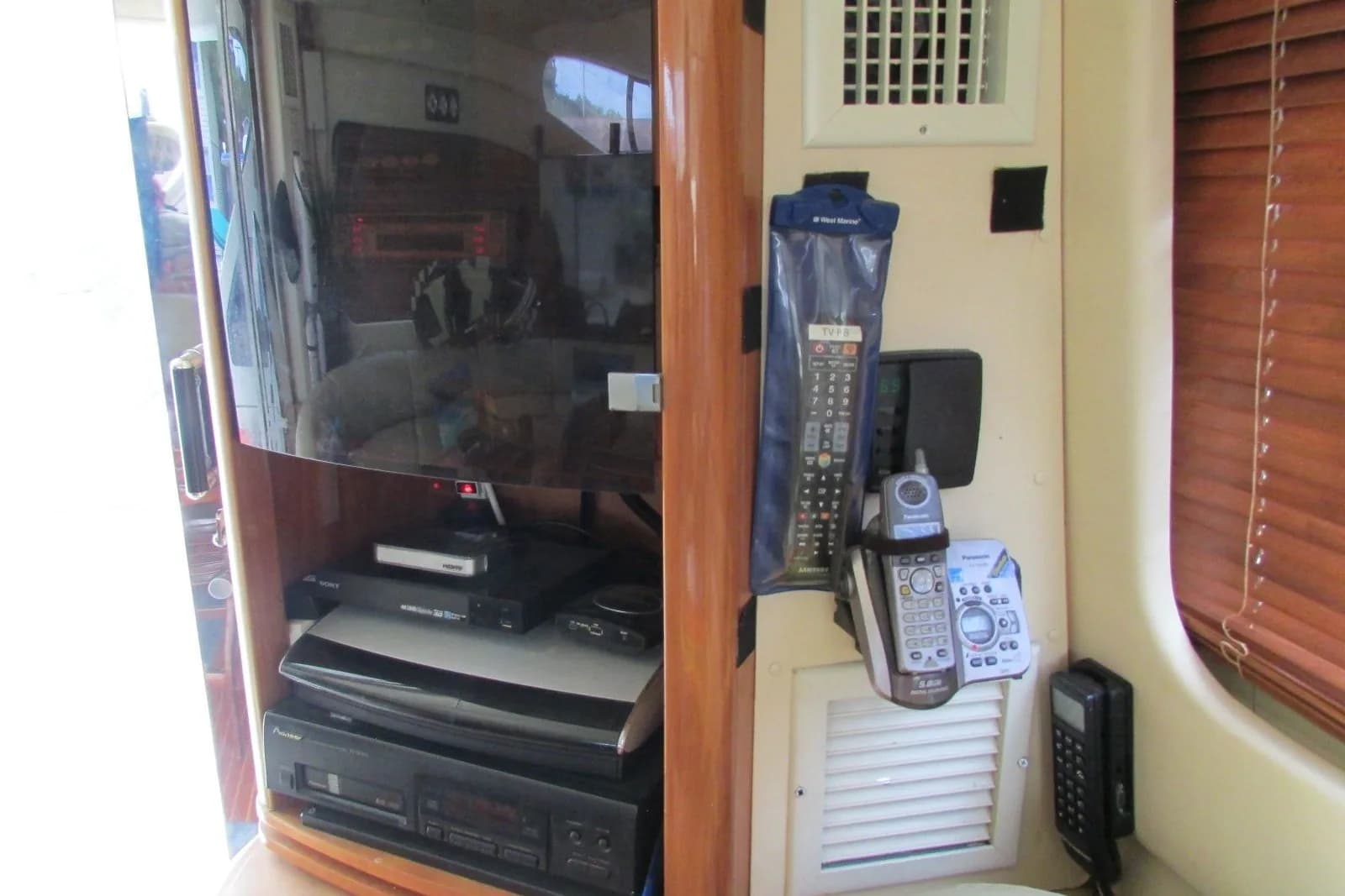 2003 Azimut 46E — Florence, AL (photo 26)