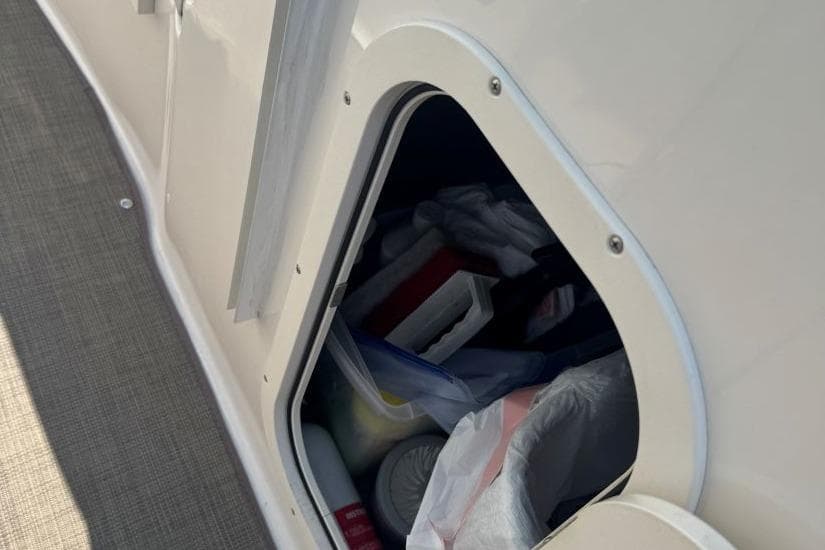 2001 Chaparral 220 SSi — Hendersonville, TN (photo 8)