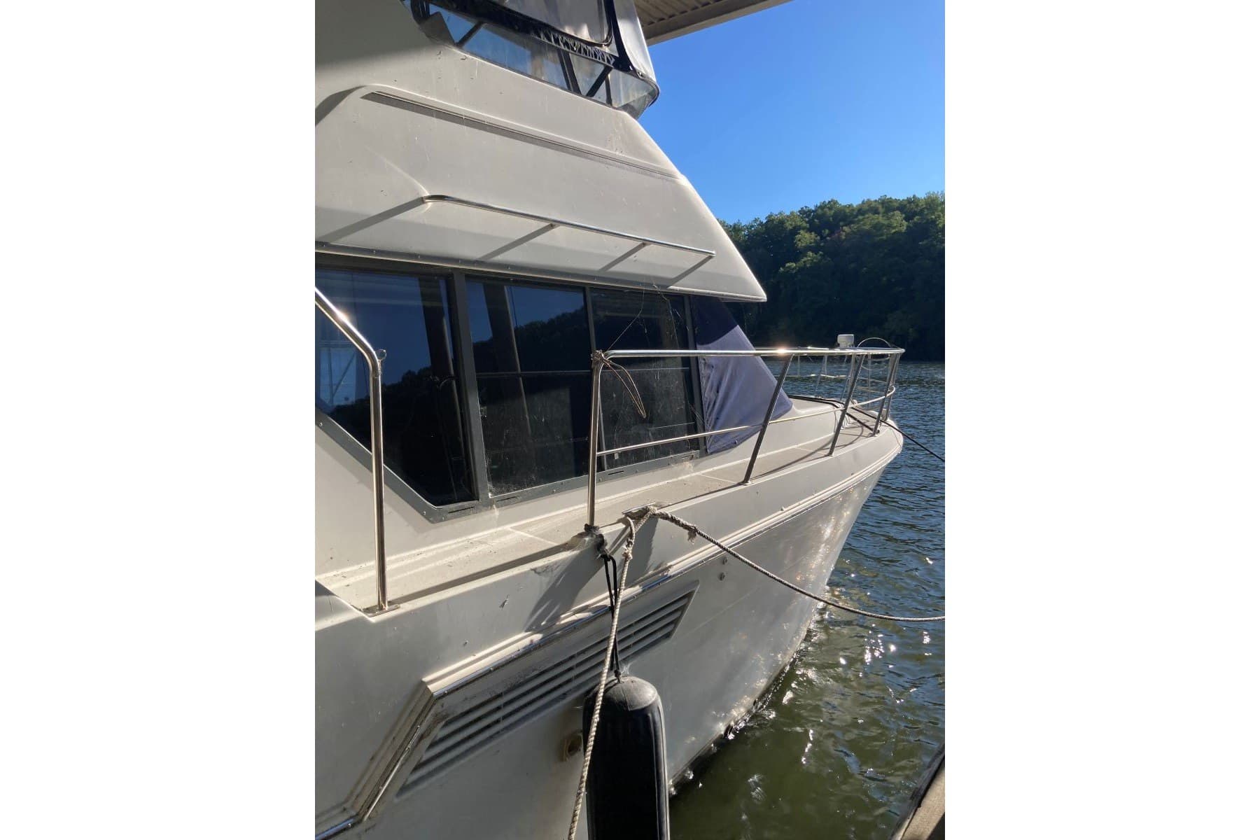 1996 Carver 355 Aft Cabin Motor Yacht — Florence, AL (photo 3)