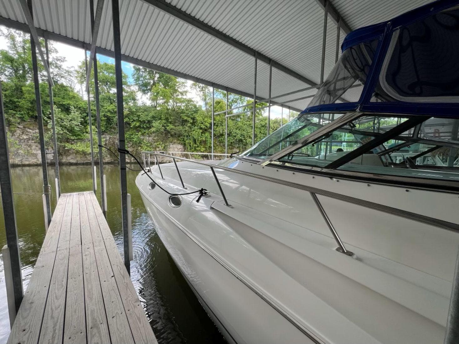 2000 Cruisers Yachts 4270 Express — Nashville, TN (photo 15)