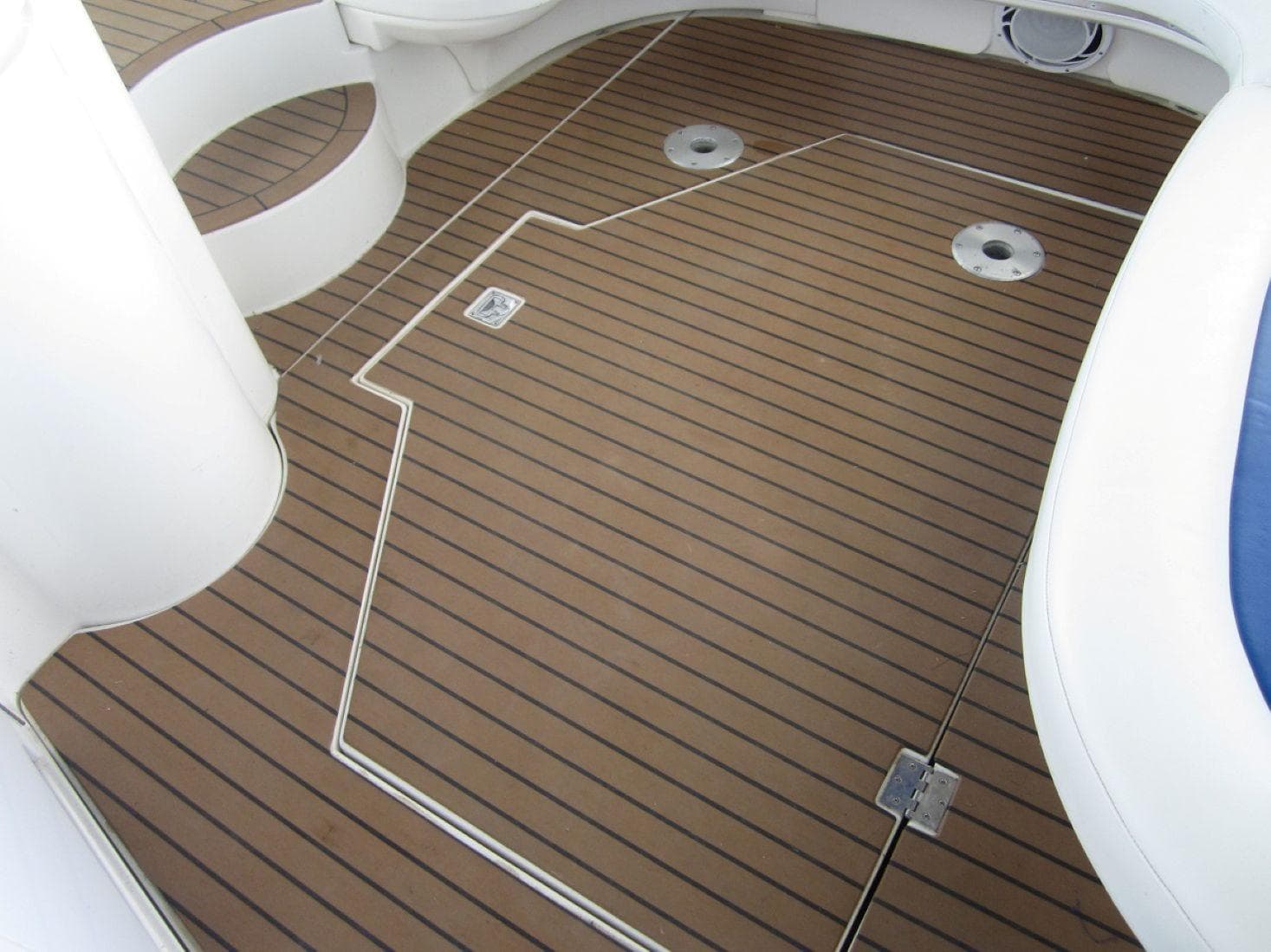 2000 Cruisers Yachts 4270 Express — Nashville, TN (photo 38)