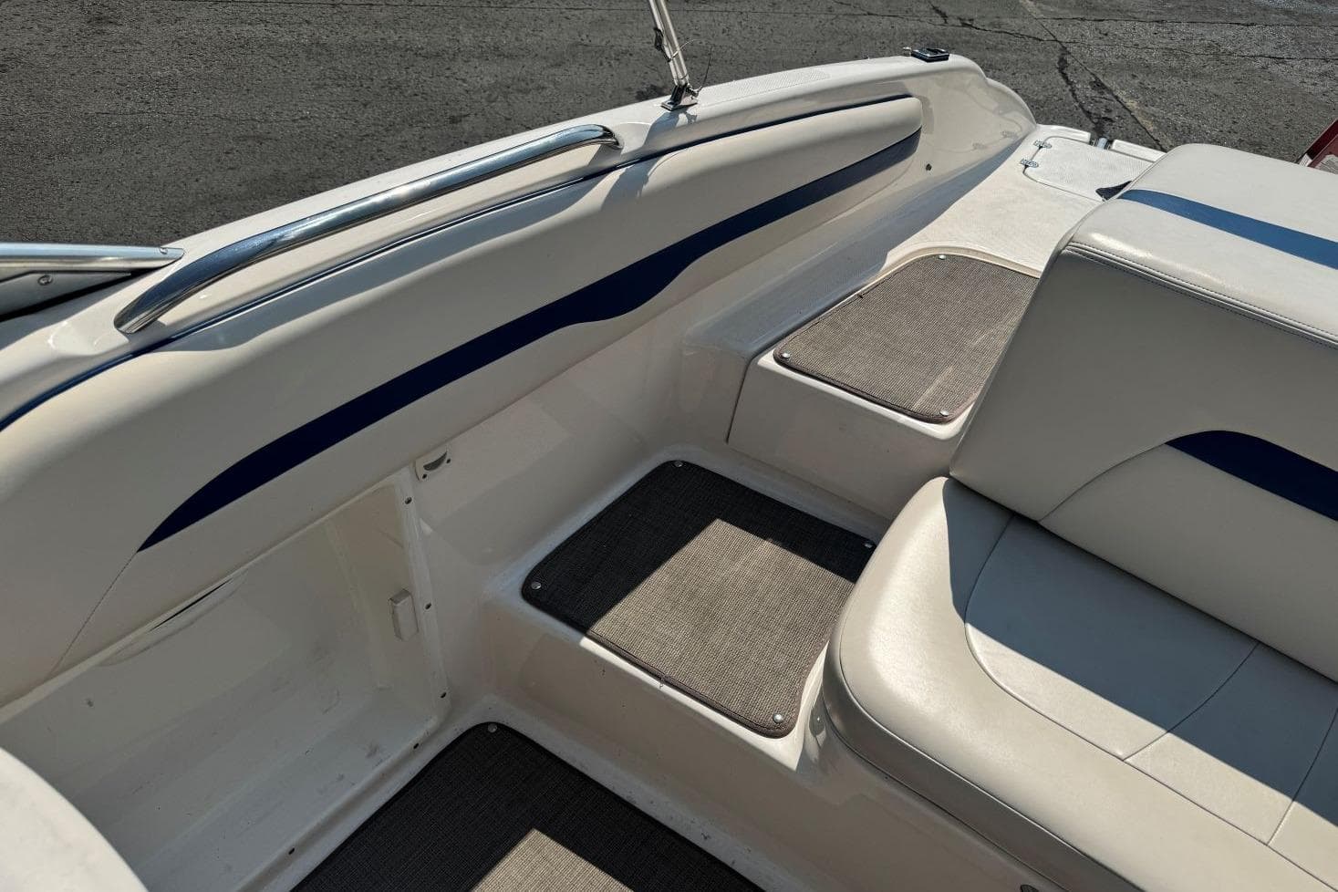2001 Chaparral 220 SSi — Hendersonville, TN (photo 32)